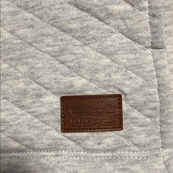 L.L. Bean Light Gray Quilted Swearshirt - Picture 4 of 4